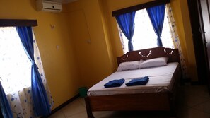 Zimmer (Master Room) | Bügeleisen/Bügelbrett, Bettwäsche