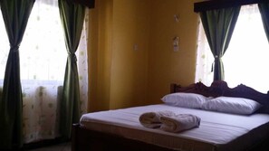 ห้องพัก (Large Room) | เตารีด/โต๊ะรีดผ้า, ผ้าปูที่นอน