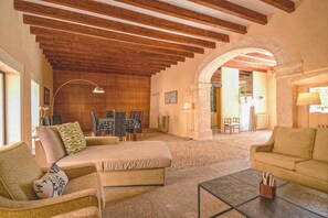 TV, fireplace, DVD player