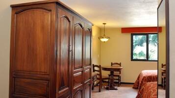 Dilengkapi dengan perabotan berbeda-beda dan ruang kerja ramah laptop