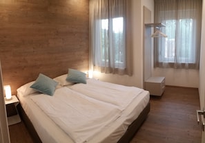 2 Schlafzimmer, Zimmersafe, Bügeleisen/Bügelbrett, Bettwäsche