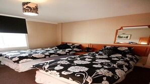 Desk, bed sheets - Thistle Hotel (Kinross)