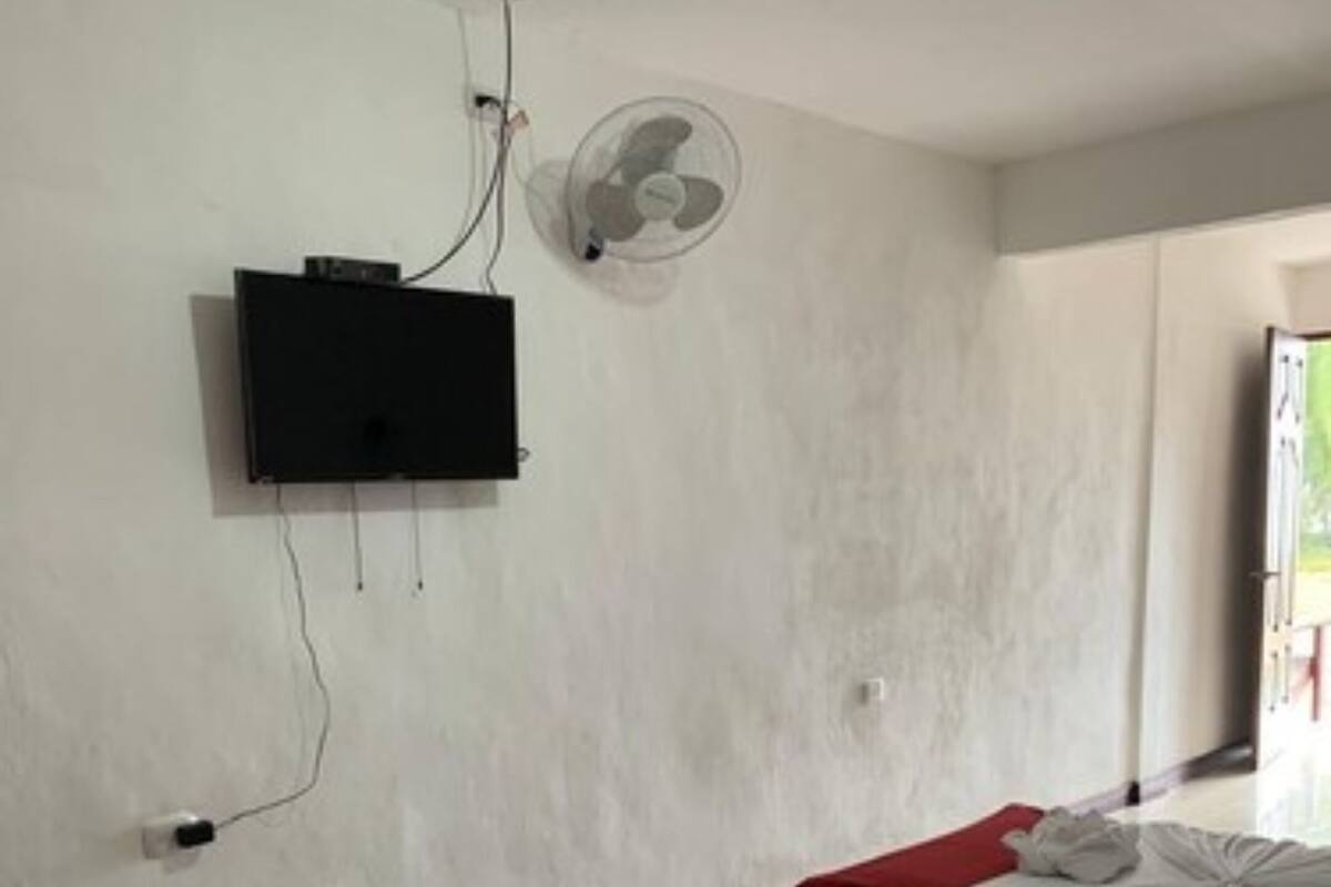 Standard Triple Room | Desk