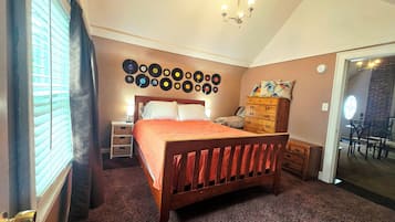 2 slaapkamers, een bureau, een strijkplank/strijkijzer, gratis wifi