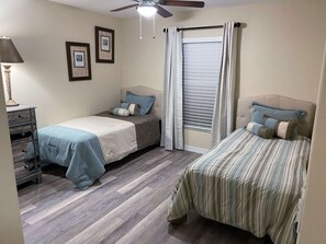 4 habitaciones, escritorio, tabla de planchar con plancha y wifi gratis 