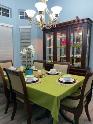 Dining - Relaxing Home away from home (West Melbourne)
