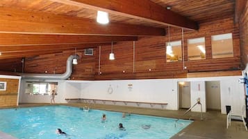 Piscine couverte, piscine extérieure