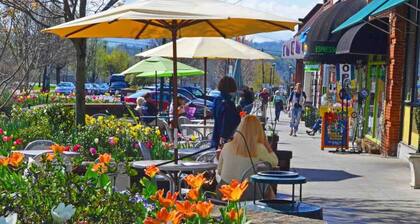 Off season special! Book a wknd, get a 3rd night for $25!