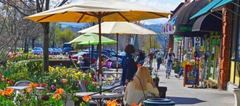 The Village House/great dining, hiking & wineries!