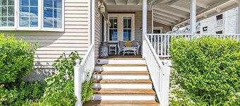 3rd to Beach*Beautiful,Victorian, covered Porch,heartof B.H,Across Veterans Prk 