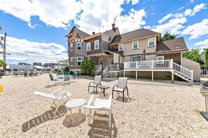 Terrace/patio - 3rd to Beach*Beautiful,Victorian, covered Porch,heartof B.H,Across Veterans Prk  (Beach Haven)