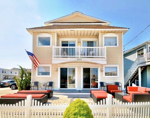 ⭐️A Stones Throw 2 Beach & AC, Feuerstelle + Outdoor Lounge große 4 kleine Familien!