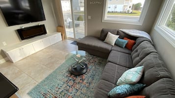 Smart TV, fireplace, books, music library