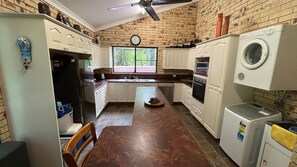 Fridge, microwave, stovetop, dishwasher