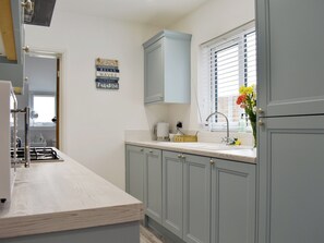 Oven, dishwasher, highchair, cookware/dishes/utensils - 3 bedroom accommodation in Lowestoft (Lowestoft)