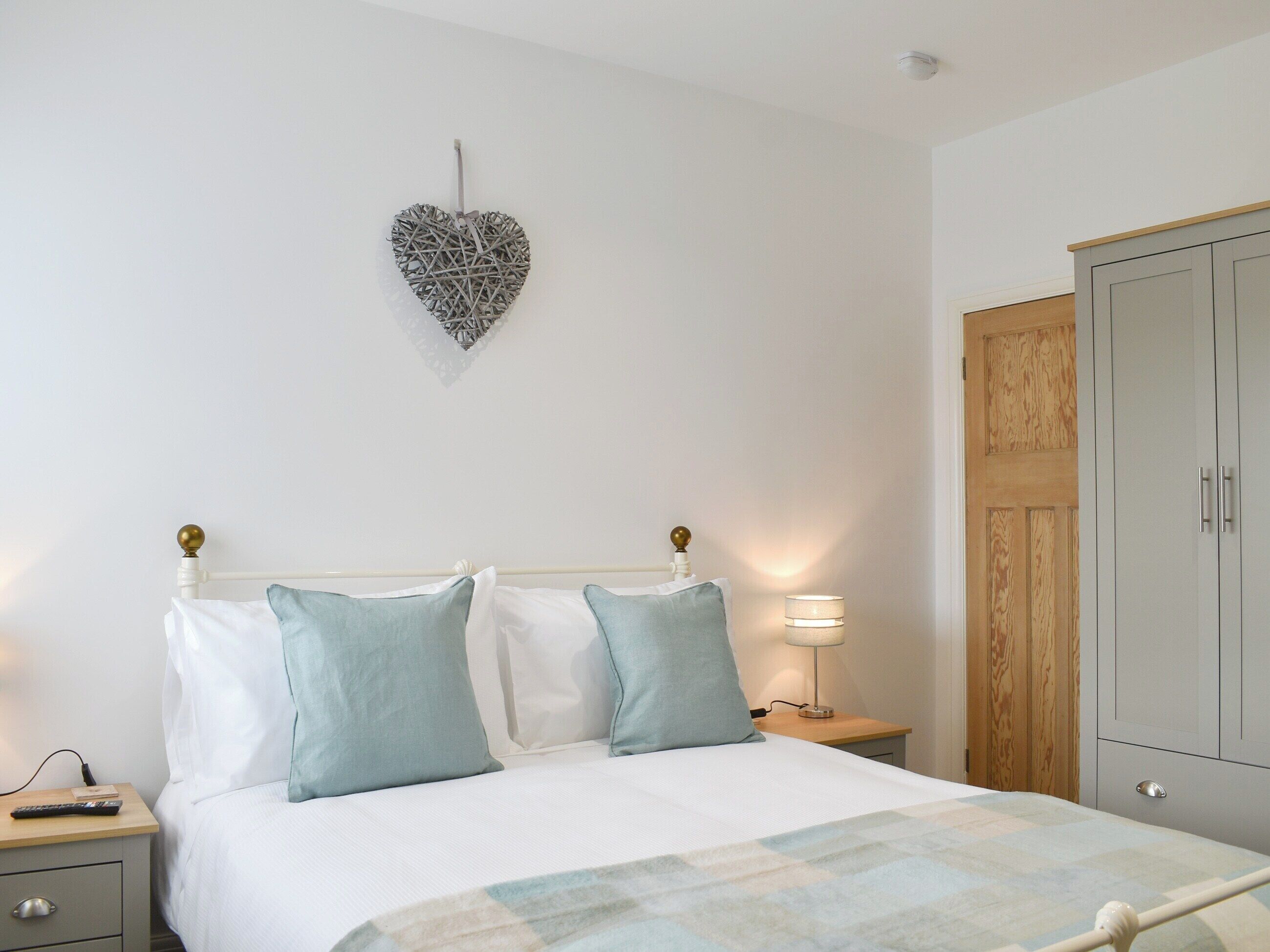 3 bedrooms, free WiFi, bed sheets