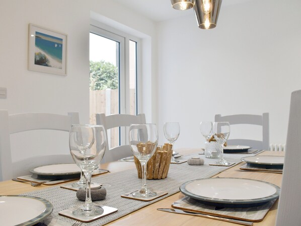 Dining - 3 bedroom accommodation in Lowestoft (Lowestoft)