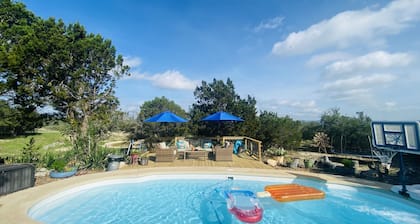 Cottage with Hot Tub & Pool in Texas Hill Country