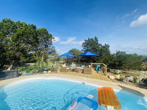 Cottage with Hot Tub & Pool in Texas Hill Country 