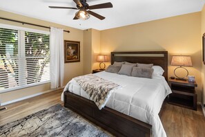 4 bedrooms, iron/ironing board, WiFi, bed sheets - El Altos - An Irvie Home with Summer Pool (Albuquerque)