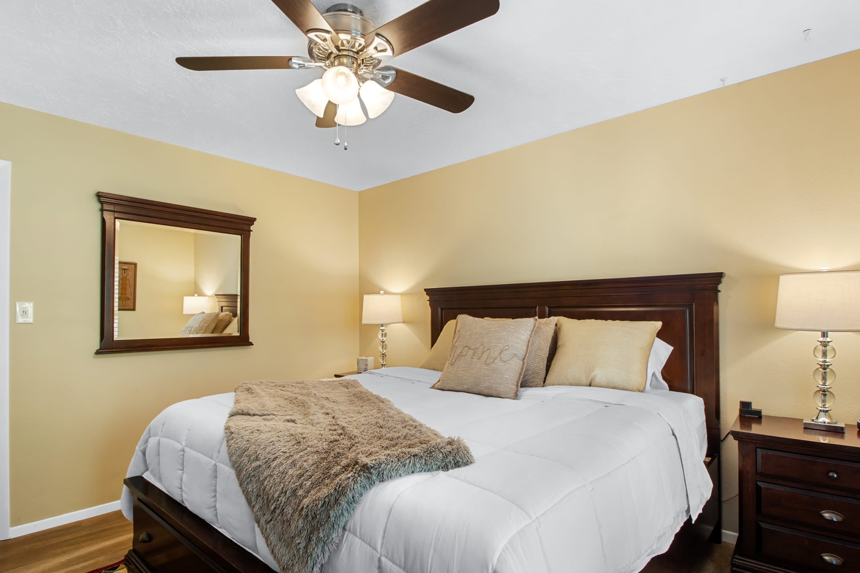 4 bedrooms, iron/ironing board, WiFi, bed sheets