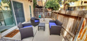 Terrace/patio - El Altos - An Irvie Home with Summer Pool (Albuquerque)