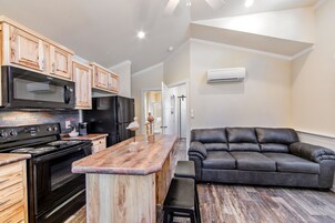 Deluxe Cottage | Living area | 1-inch LCD TV with cable channels, TV