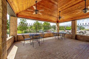 Restaurant - Southern Breeze Lodge (Golden Meadow)