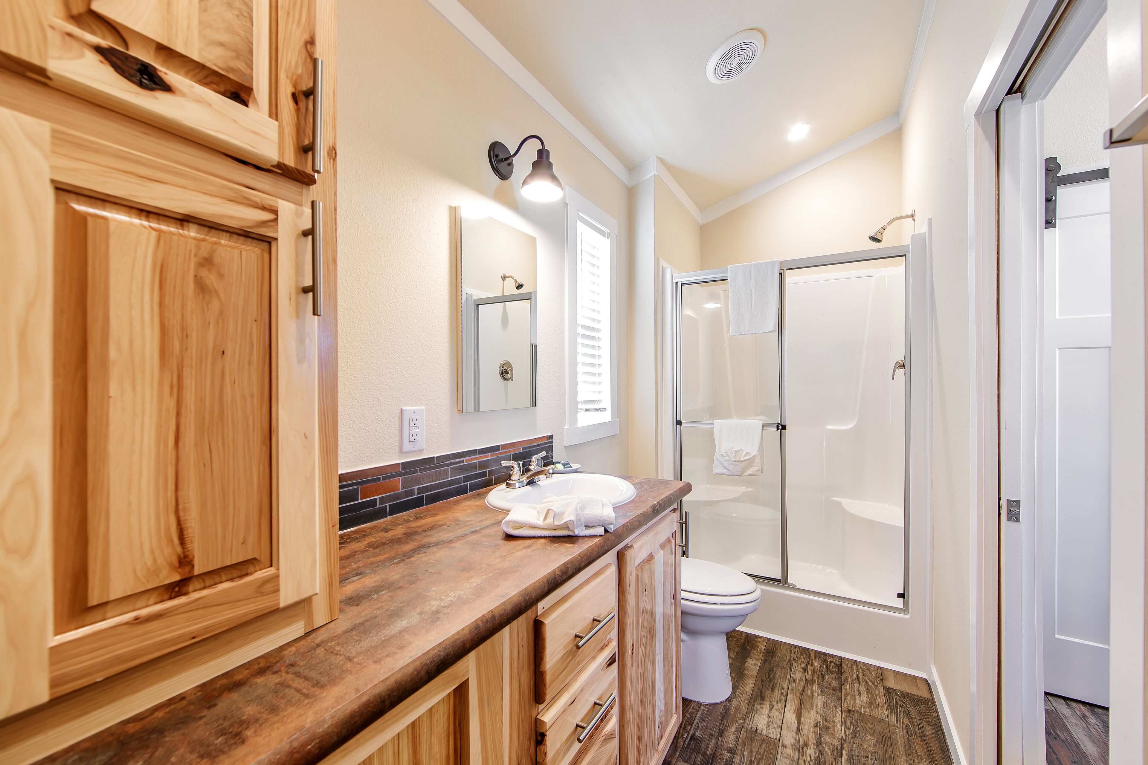 Deluxe Cottage | Bathroom