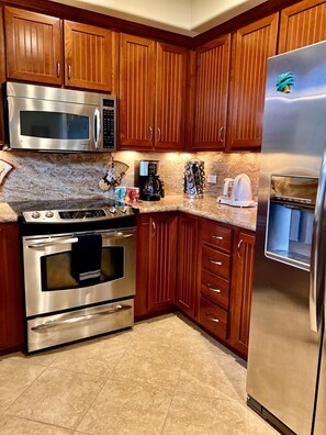 冰箱、微波炉、烤箱、炉灶