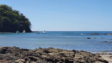Beach nearby, sun-loungers, beach towels
