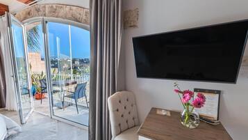 Studio, balkon | Seprai katun Mesir, seprai premium, selimut bulu angsa, dan busa memori