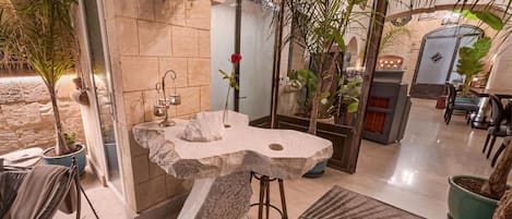 Bar à beira da piscina