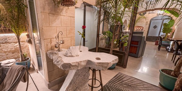 Bar en bord de piscine