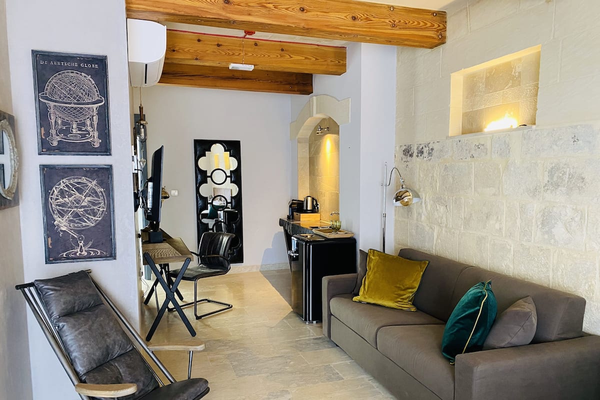 Family Suite, Balcony | Living area | 19-inch flat-screen TV with digital channels, TV