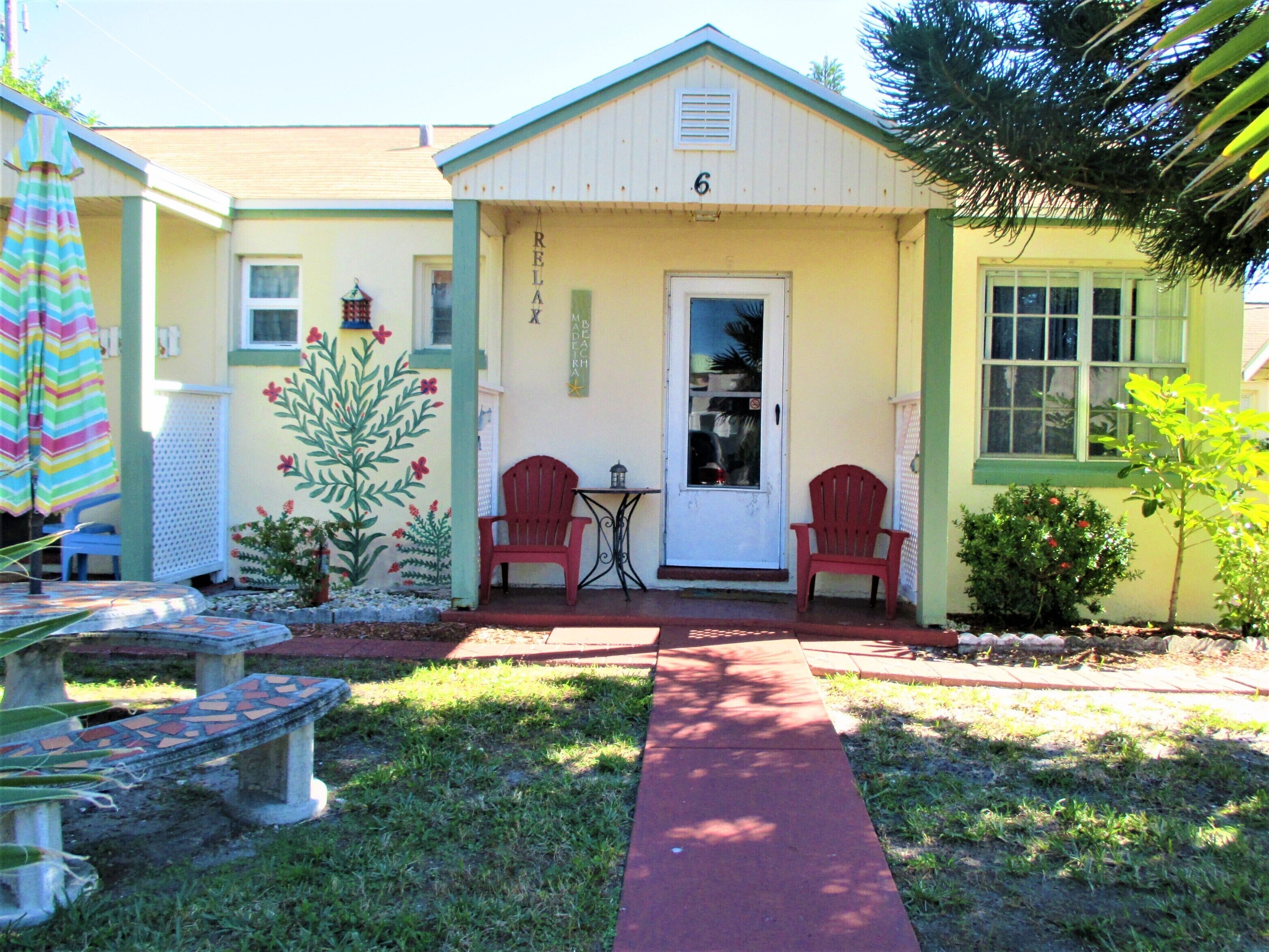 Quaint Madeira Beach Cottage with Heated Pool