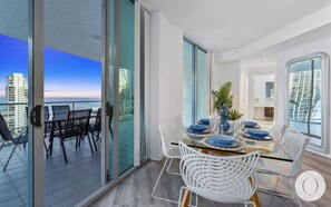 Dining - Wings - 3 Bedroom Penthouse, Ocean Views - Q Stay (Surfers Paradise)