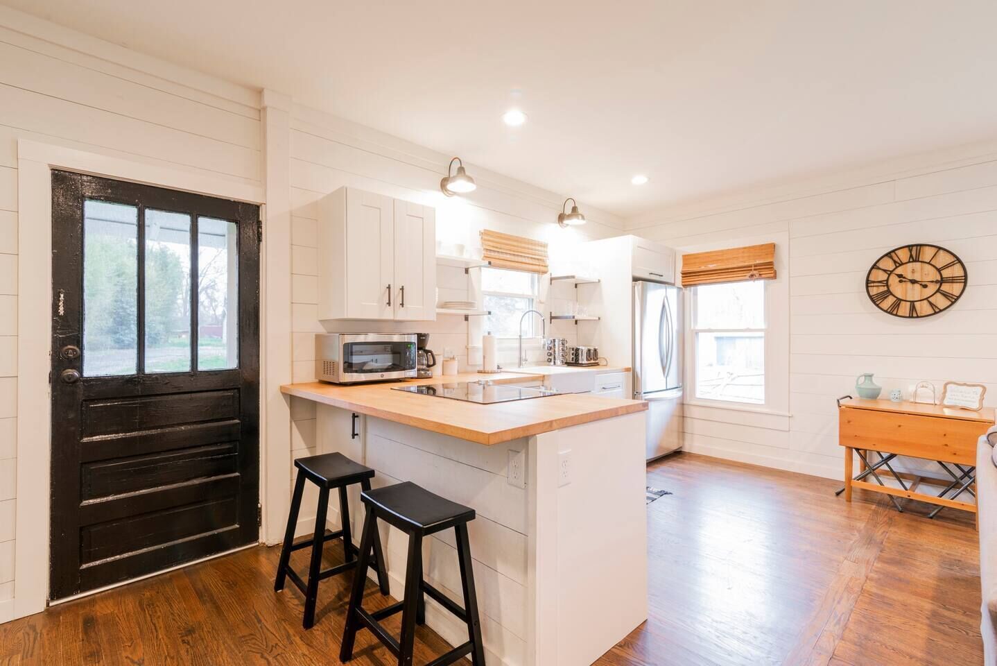 Refrigerador, microondas, horno y parrilla de estufa 