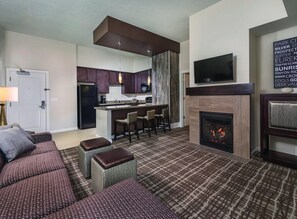 TV, fireplace