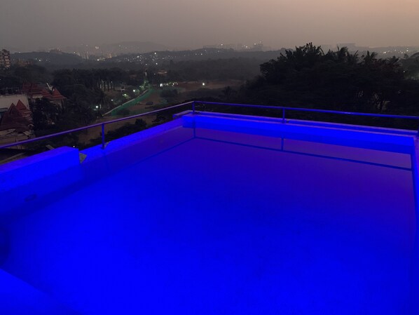Indoor pool, pool loungers