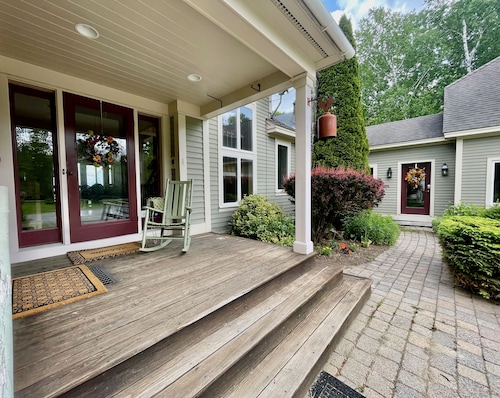 Enjoy Every Season at this Serene Estate with Incredible Mountain Views !