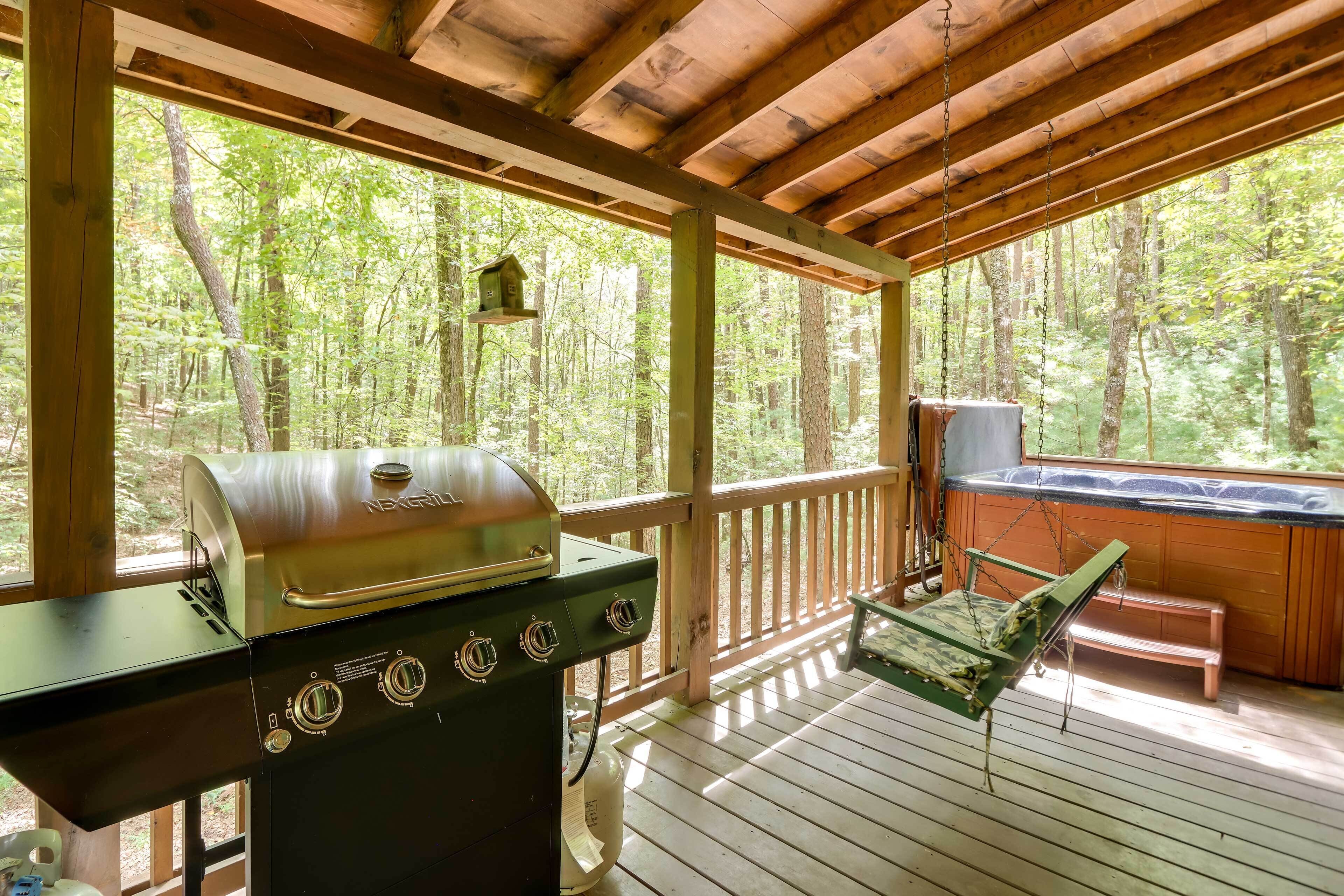 Cozy Cabin in Cherry Log w\/ Hot Tub & Fire Pit!