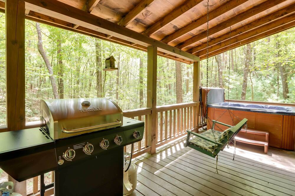 Cozy Cabin in Cherry Log w\/ Hot Tub & Fire Pit!