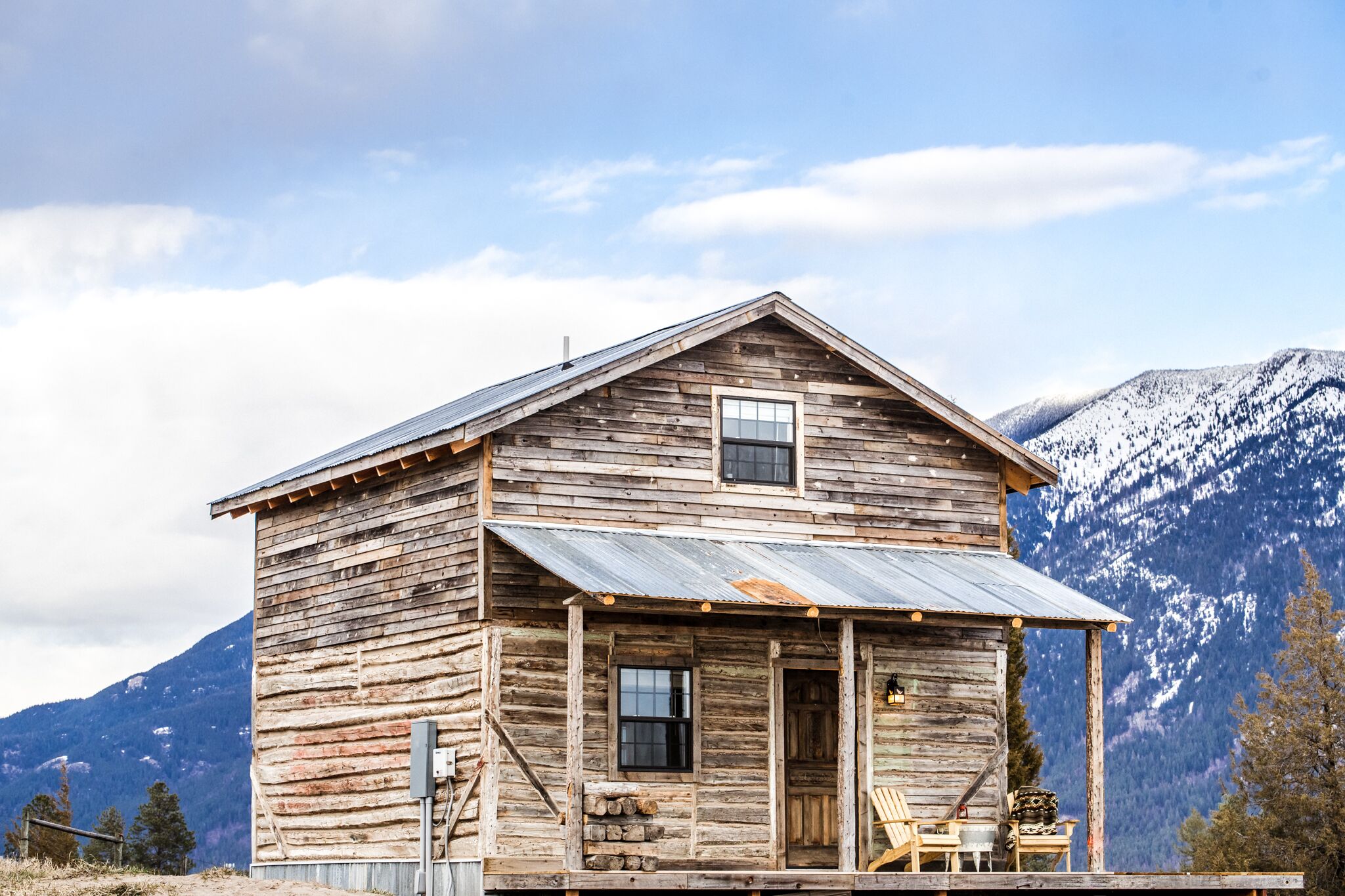 Glacier Park historic cabin couples / honeymoon /weddings/families HOT TUB views