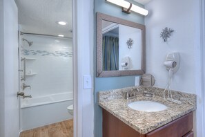 Combined shower/bathtub, hair dryer, towels