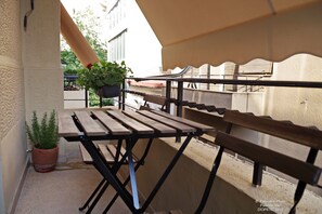 تناول الطعام بالخارج