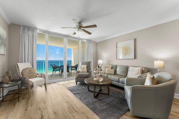 Een smart-tv en boeken