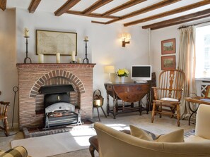 TV, fireplace - 2 bedroom accommodation in Helmsley (Helmsley)