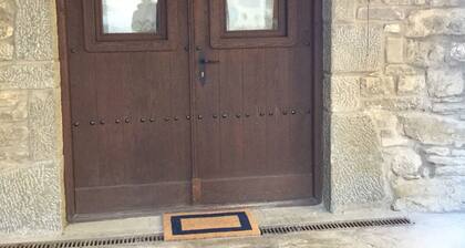 Casa Carbonero is a rural house located in Lascuarre, a medieval town