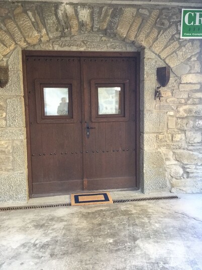 Casa Carbonero is a rural house located in Lascuarre, a medieval town